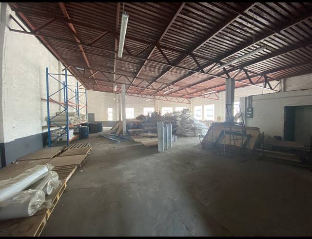 400M² WAREHOUSE TO LET IN SPRINGFIELD